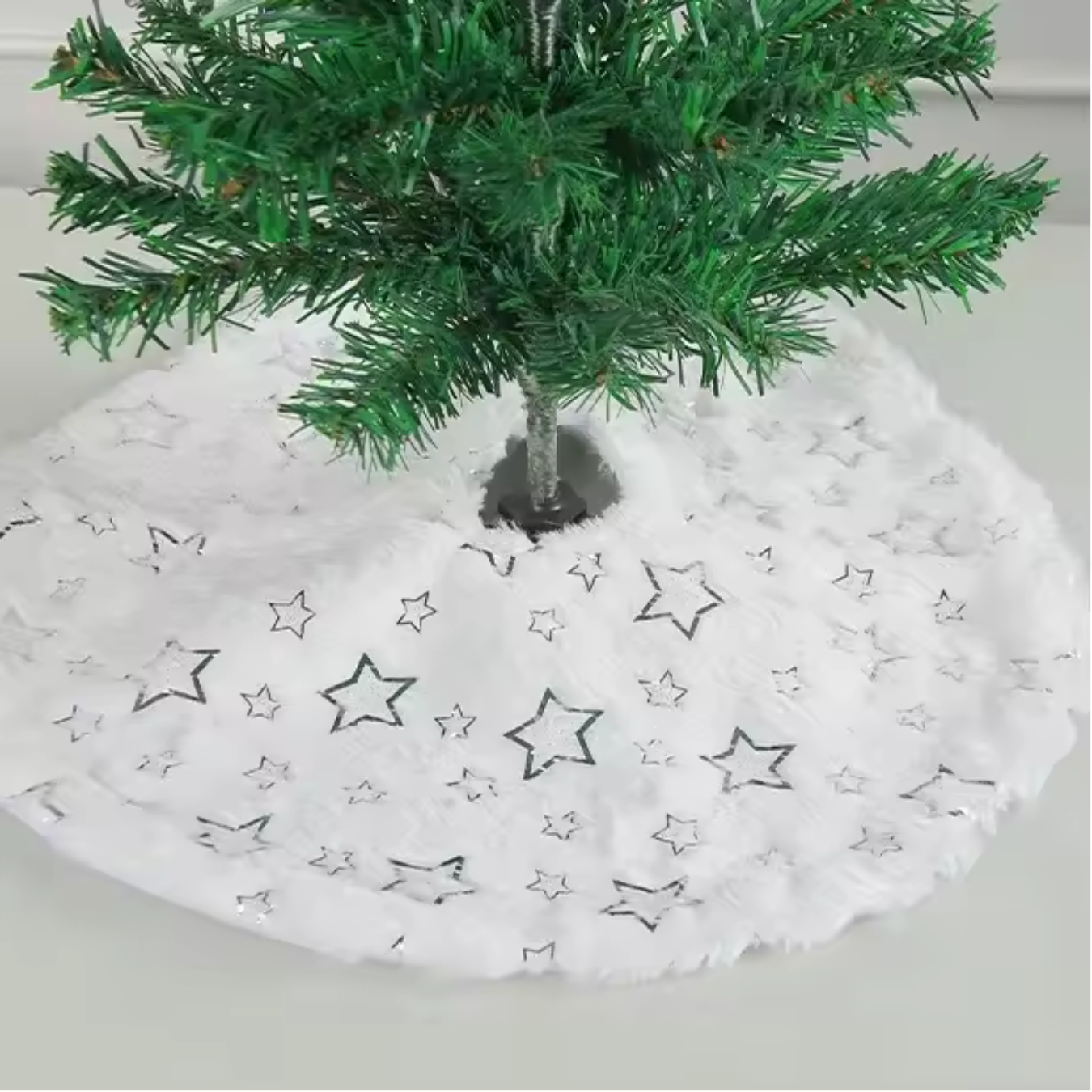 Weihnachtsbaumdecke 38cm | Weicher Kunstfell-Baumrock mit Schneeflockenmuster