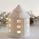 Weißes Keramikhaus mit LED-Licht für festliche Atmosphäre